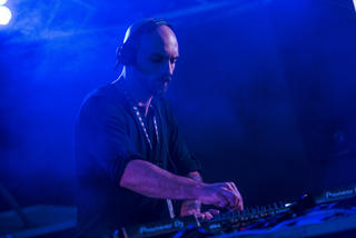 DJ Dennis N'bakhaa
